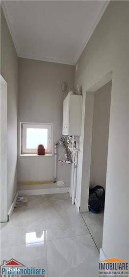 Casă cu 4 camere cu Teren 664 Mp în Zimandu Nou