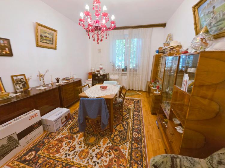 Apartament cu 3 camere decomandat în Drumul Taberei