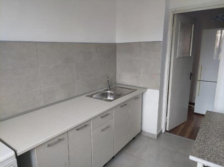 Apartament cu 3 camere decomandat în Militari