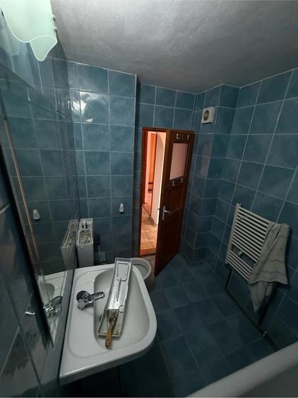 Apartament cu 3 camere decomandat în Micro 12