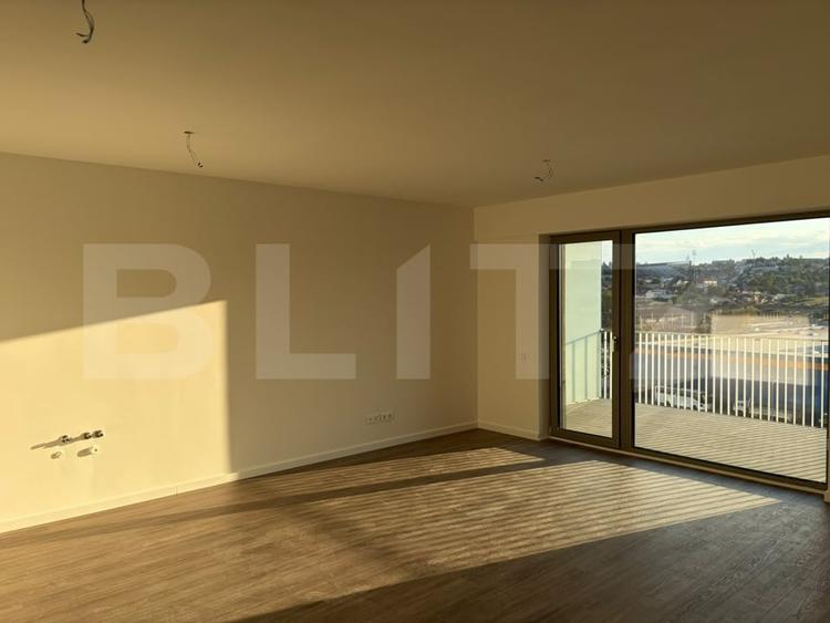 Apartament cu 3 camere semidecomandat în Semicentral
