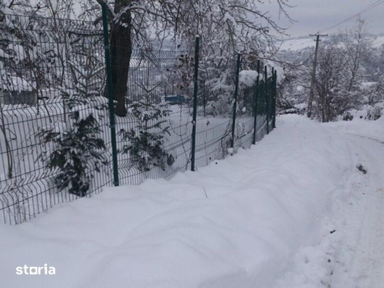 Teren de 4900 mp, în Poiana