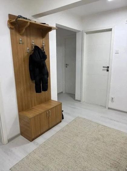 Apartament cu 4 camere decomandat în Lipovei
