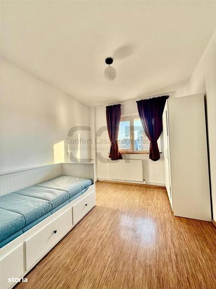 Apartament cu 4 camere semidecomandat în Tineretului