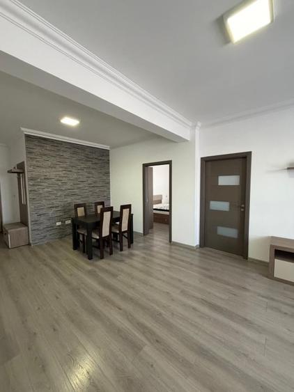 Apartament cu 2 camere decomandat, mobilat în Ultracentral