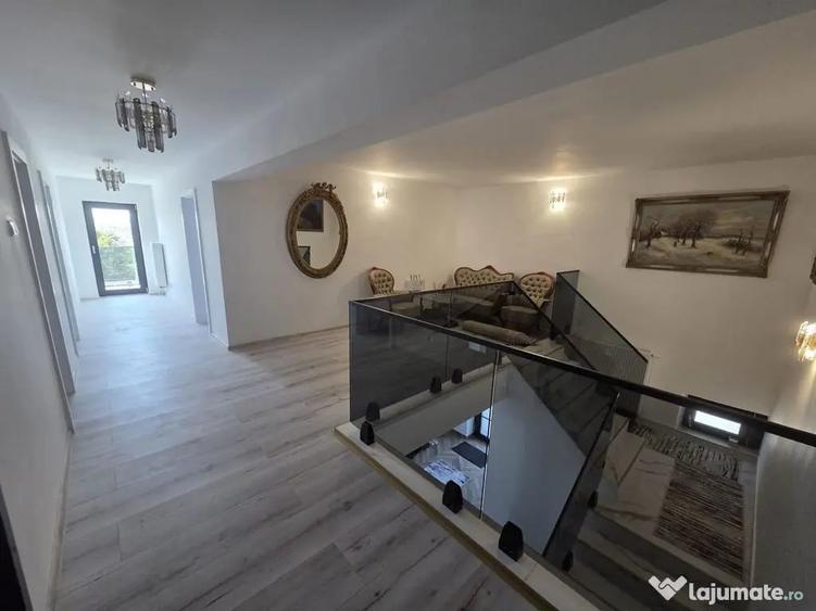 Casă cu 8 camere cu Teren 1500 Mp în Rediu