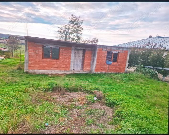 Casă cu 5 camere cu Teren 2027 Mp în Săveni