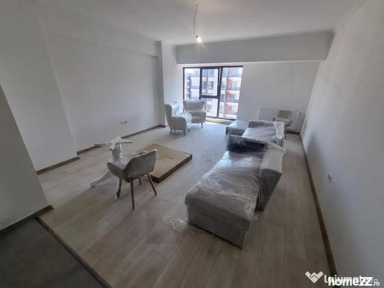 Apartament cu 3 camere decomandat în Energia