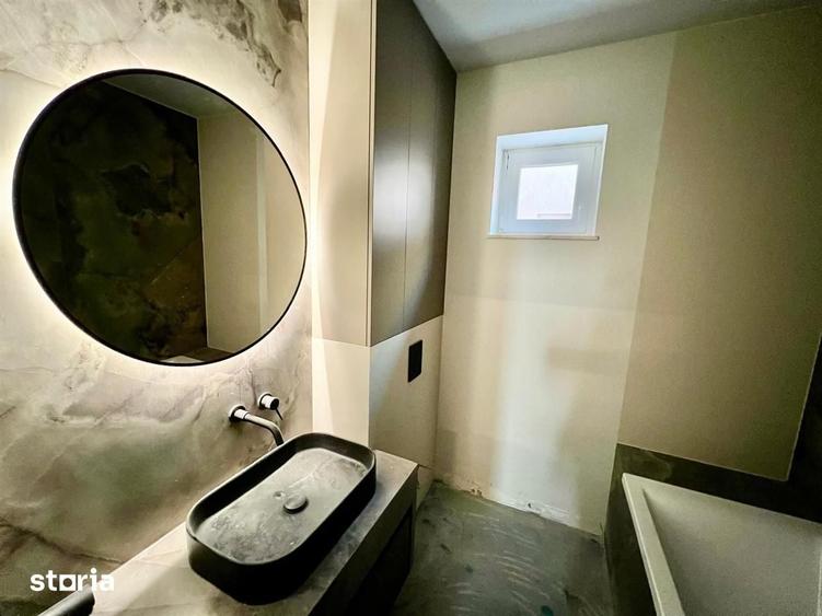 Apartament cu 4 camere decomandat în Central
