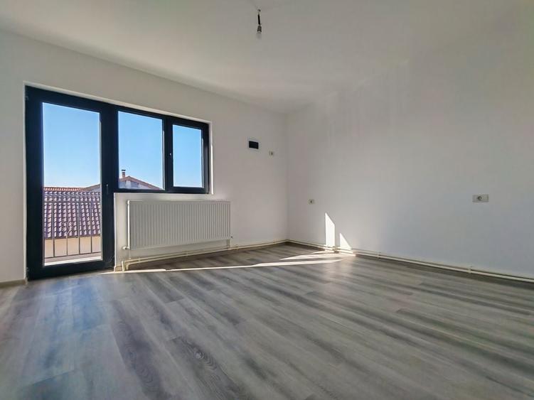 Casă cu 3 camere în Lumina