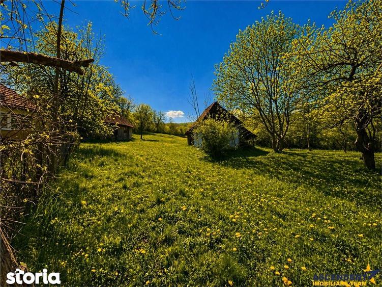 Casă cu 2 camere cu Teren 3400 Mp în Acățari