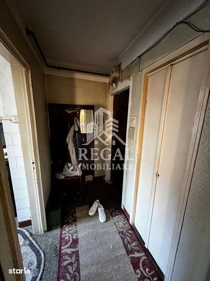 Apartament cu 2 camere semidecomandat, mobilat în Central