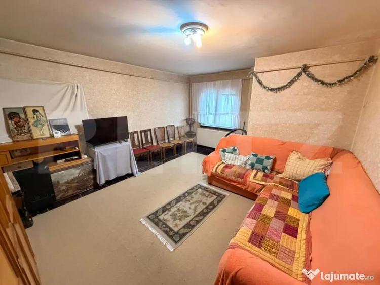 Apartament cu 3 camere decomandat, mobilat în Calea București