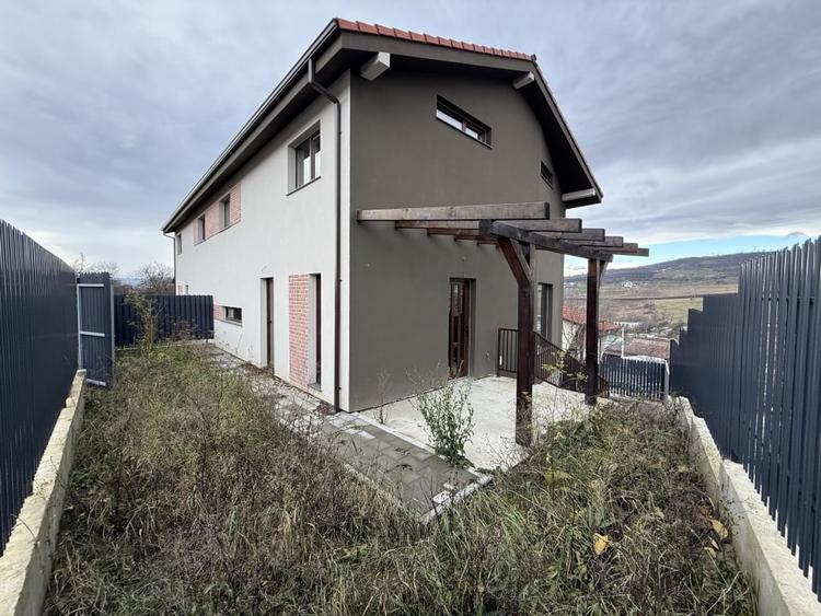 Duplex cu 3 camere cu Canalizare în Iris