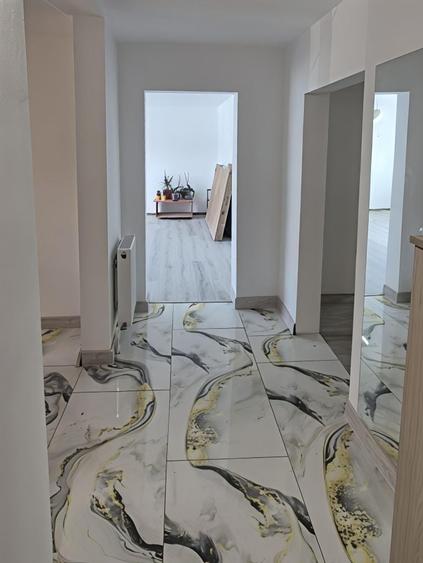 Apartament cu 4 camere decomandat în Central