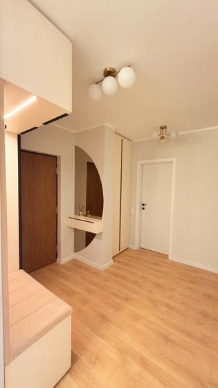 Apartament cu 3 camere semidecomandat în Florești