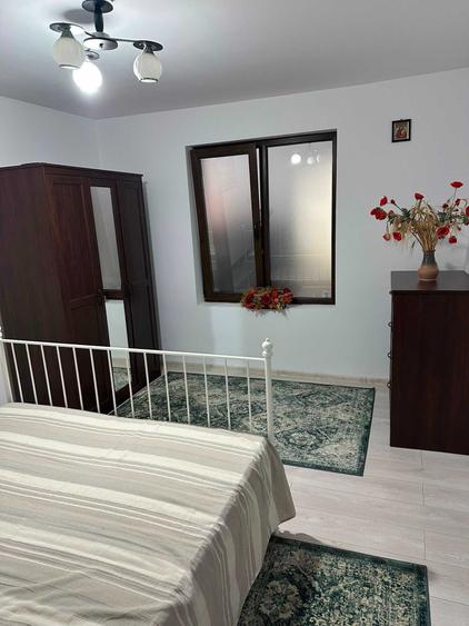 Casă cu 4 camere decomandat în Central
