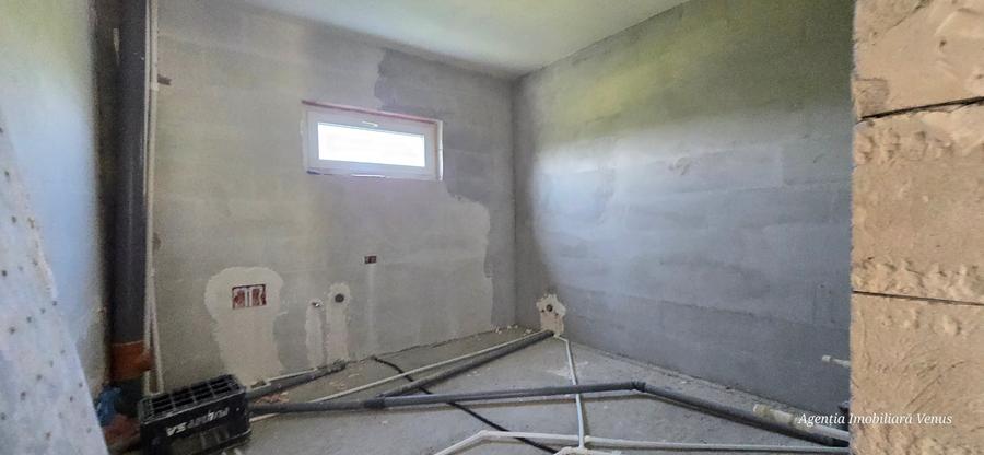 Casă individuală cu 4 camere cu Teren 250 Mp în Central