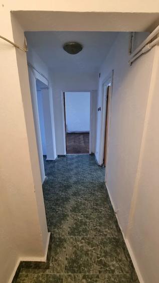 Apartament cu 3 camere decomandat în Exterior Vest