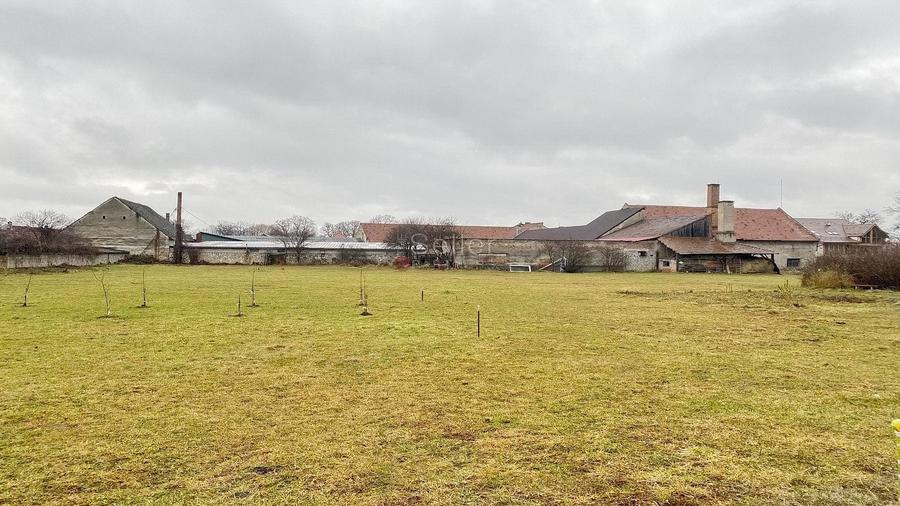 Teren Construcții intravilan de 835 mp, în Cristian