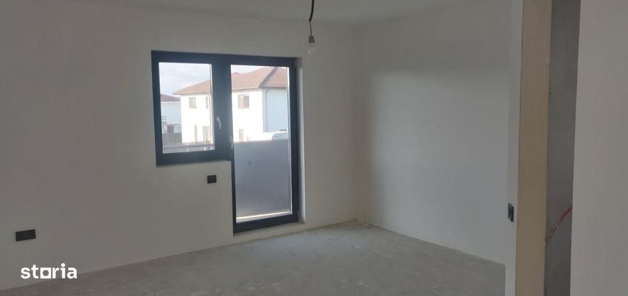 Casă cu 4 camere în Dezmir