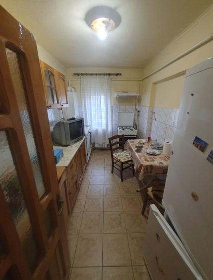 Apartament cu 3 camere decomandat în Sud