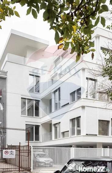 Apartament cu 4 camere decomandat în Națiunile Unite
