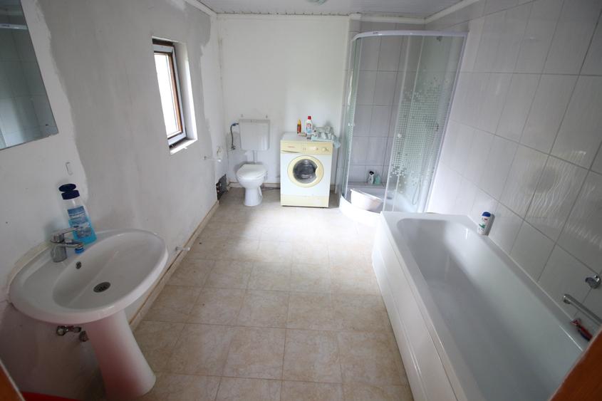 Casă individuală cu 4 camere cu Canalizare în Schela