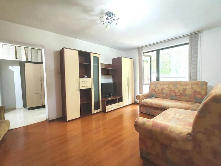 Apartament cu 2 camere semidecomandat în Craiovei