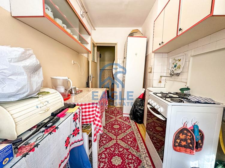 Apartament cu 3 camere semidecomandat în Central