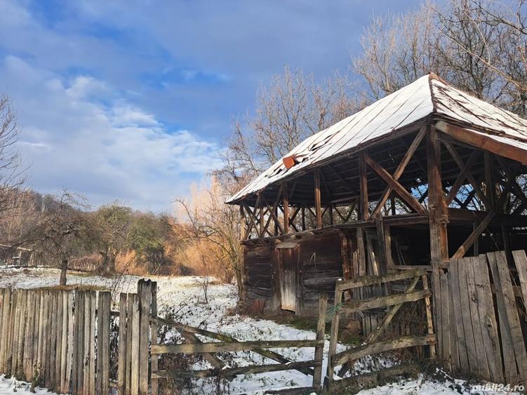 Teren de 1860 mp, în Curăturile