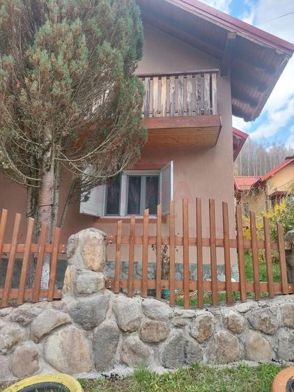 Casă individuală cu 5 camere cu Canalizare în Poiana Mărului
