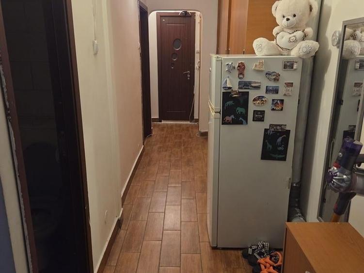 Apartament cu 3 camere decomandat în Rovine