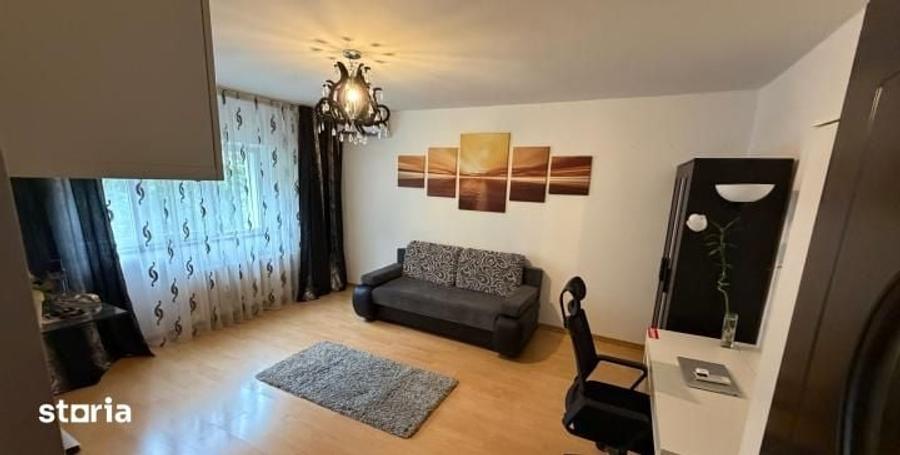 Apartament cu 3 camere decomandat în Vitan