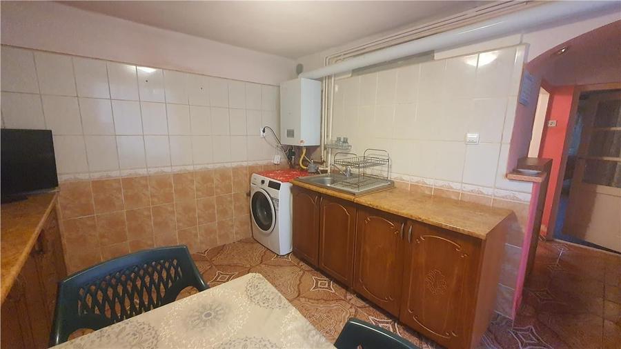 Casă cu 4 camere cu Canalizare în Lupeni