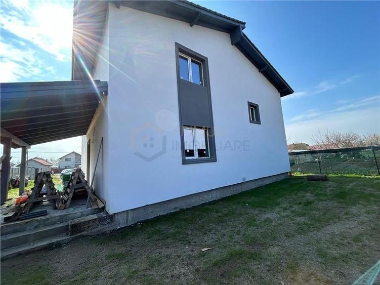 Casă individuală cu 5 camere cu Canalizare în Utvin
