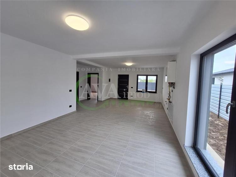 Casă cu 3 camere cu Teren 370 Mp în Letea Veche