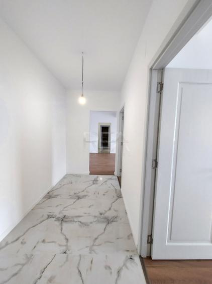 Apartament cu 4 camere semidecomandat în Sisești