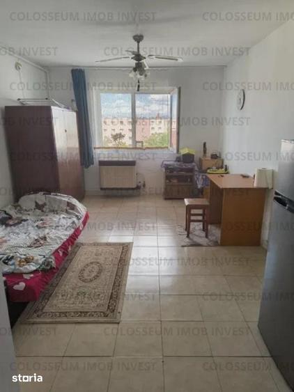 Garsonieră în Est
