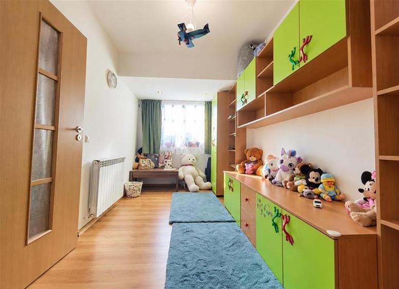 Apartament cu 3 camere decomandat, mobilat în Calea Poplăcii