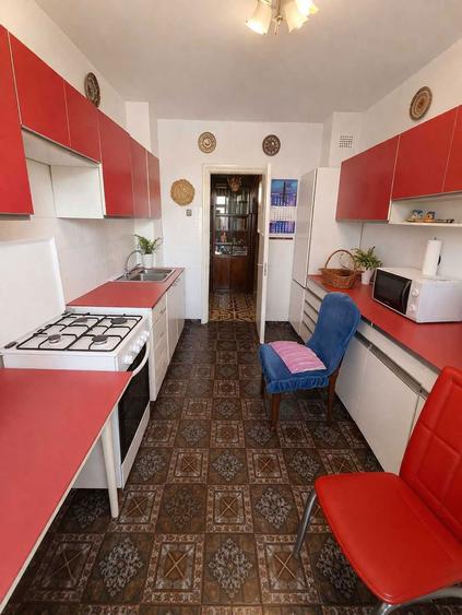 Apartament cu 3 camere semidecomandat în Dorobanți