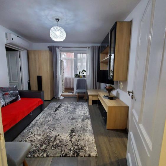 Apartament cu 2 camere semidecomandat, mobilat în Podu Roș