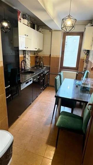 Apartament cu 3 camere decomandat, mobilat în Ultracentral