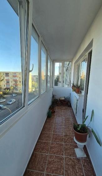 Apartament cu 3 camere semidecomandat în Astra