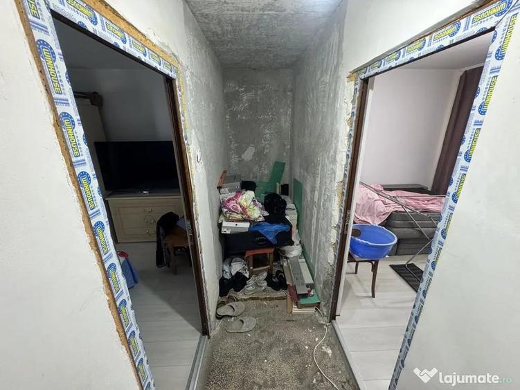 Apartament cu 3 camere decomandat în Poarta 6