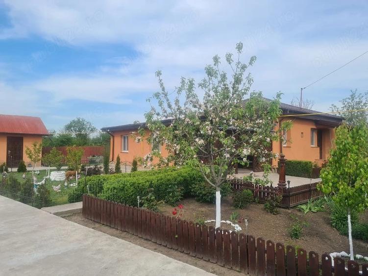 Casă cu 4 camere cu Teren 1049 Mp în Corbu (Glodeanu-Siliștea)