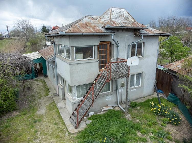 Casă cu 6 camere cu Teren 1700 Mp în Buturugeni