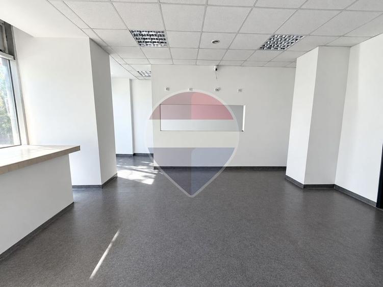 Spațiu comercial, de 104.41999816895 mp, în Moșilor