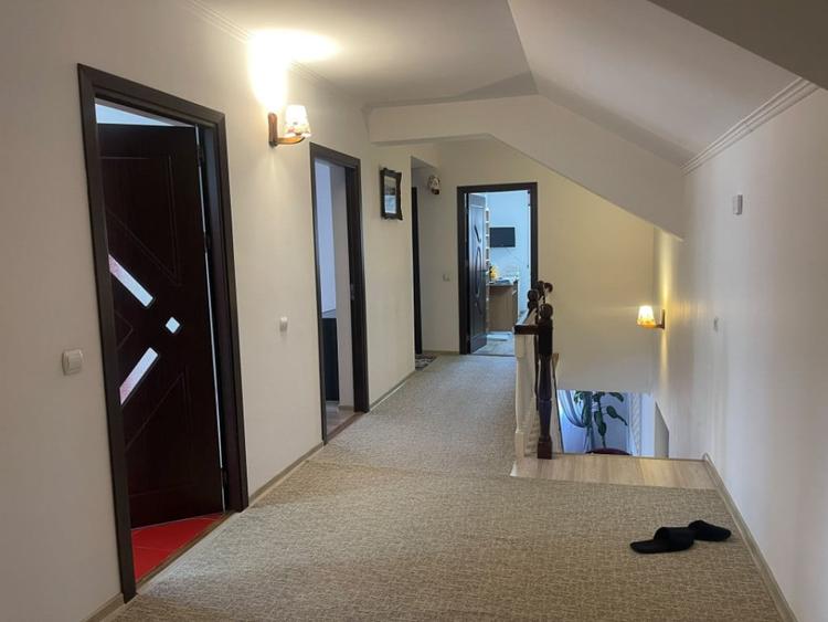 Casă cu 5 camere cu Teren 800 Mp în Central