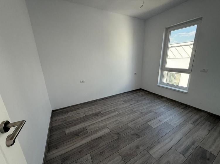 Apartament cu 3 camere semidecomandat în Braytim